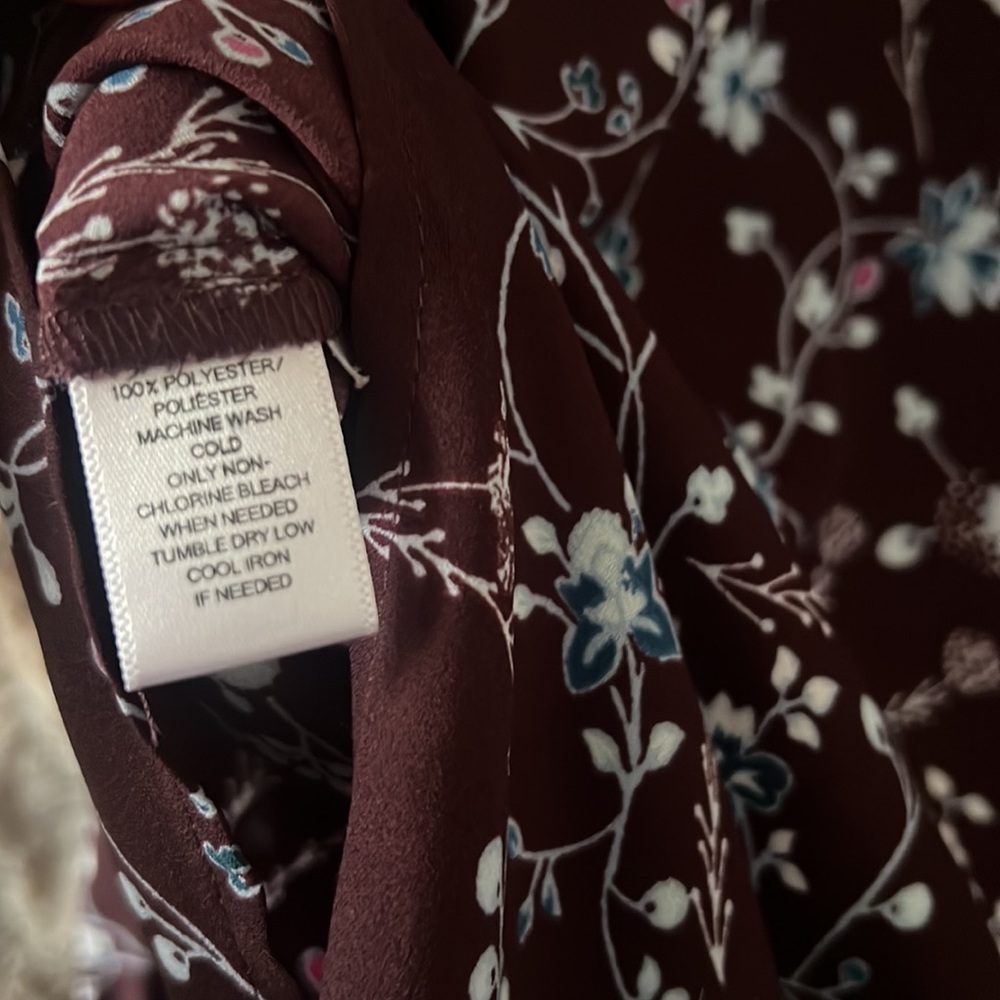 Light And Flowy Spring Top. Floral Pattern Loft - image 5